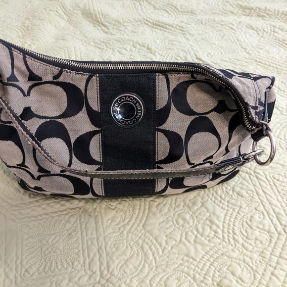 Coach signature medium hobo